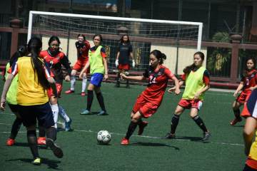 曼联0-0桑德兰，展示问题：梅努无法独挑大梁，缺后腰+中锋怎么办（配图示意）